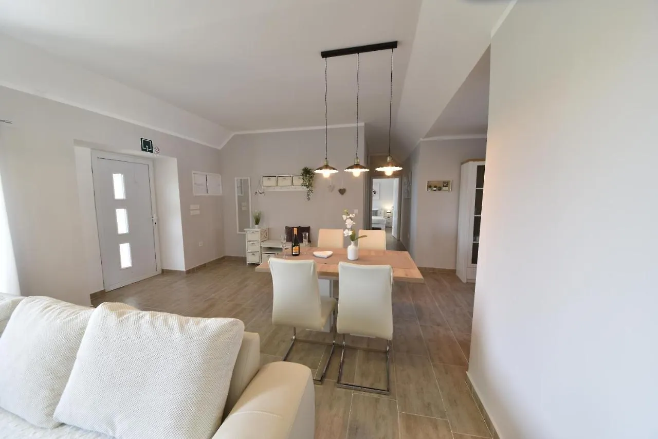 Apartamento Neja Kastav 0*,  Croacia